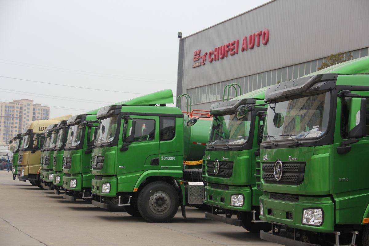 新年新氣象，2018年首批批量訂單30臺新型泥漿半掛運(yùn)輸車